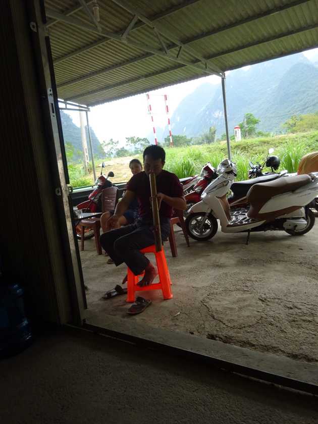 The Vietnamese cane the baccy&nbsp;bong