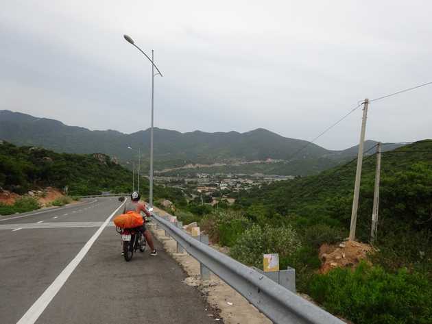 The road into Vinh&nbsp;Hy