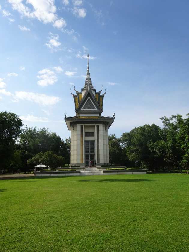 The killing fields memorial&nbsp;stupa